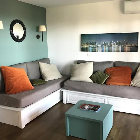 3 Pièces Avec Grande Terrasse, Climatisation, Piscine Et Parking - Fr-1-504-659 * Saint-Raphaël