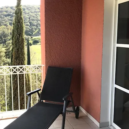 3 Pièces Avec Grande Terrasse, Climatisation, Piscine Et Parking - Fr-1-504-659 * Saint-Raphaël