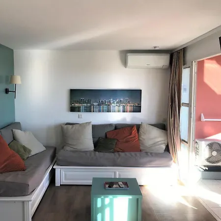 Apartment 3 Pieces Avec Grande Terrasse, Climatisation, Piscine Et Parking - Fr-1-504-659 Saint-Raphael (Var)