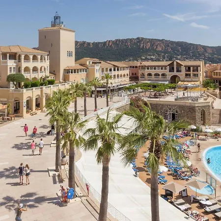 3 Pieces Avec Grande Terrasse, Climatisation, Piscine Et Parking - Fr-1-504-659 * Saint-Raphael (Var)