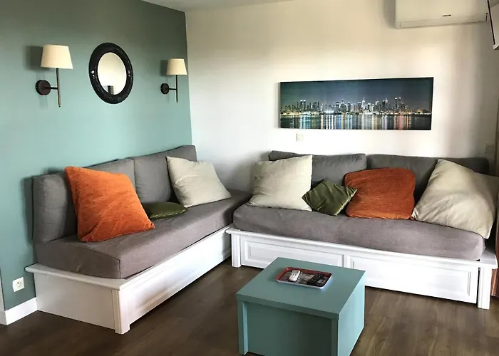 Cap Esterel: 3 Pieces Avec Grande Terrasse Et Vue - Fr-1-504-659 * Saint-Raphaël