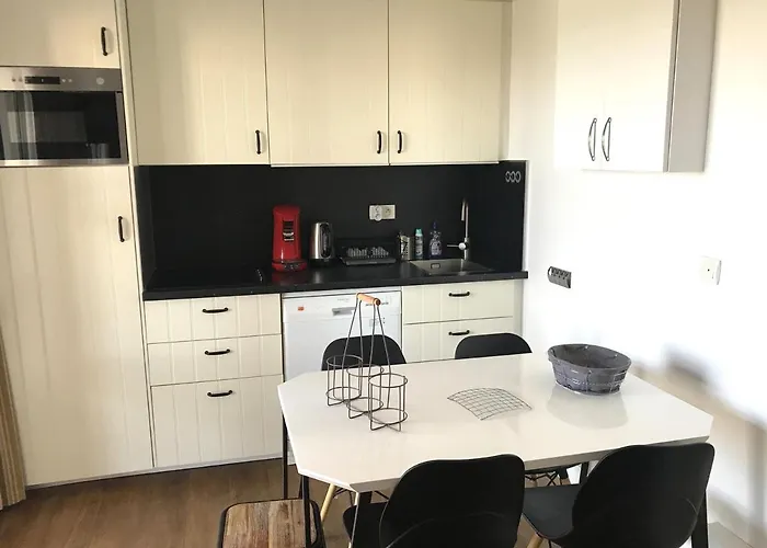 Cap Esterel: 3 Pieces Avec Grande Terrasse Et Vue - Fr-1-504-659 *